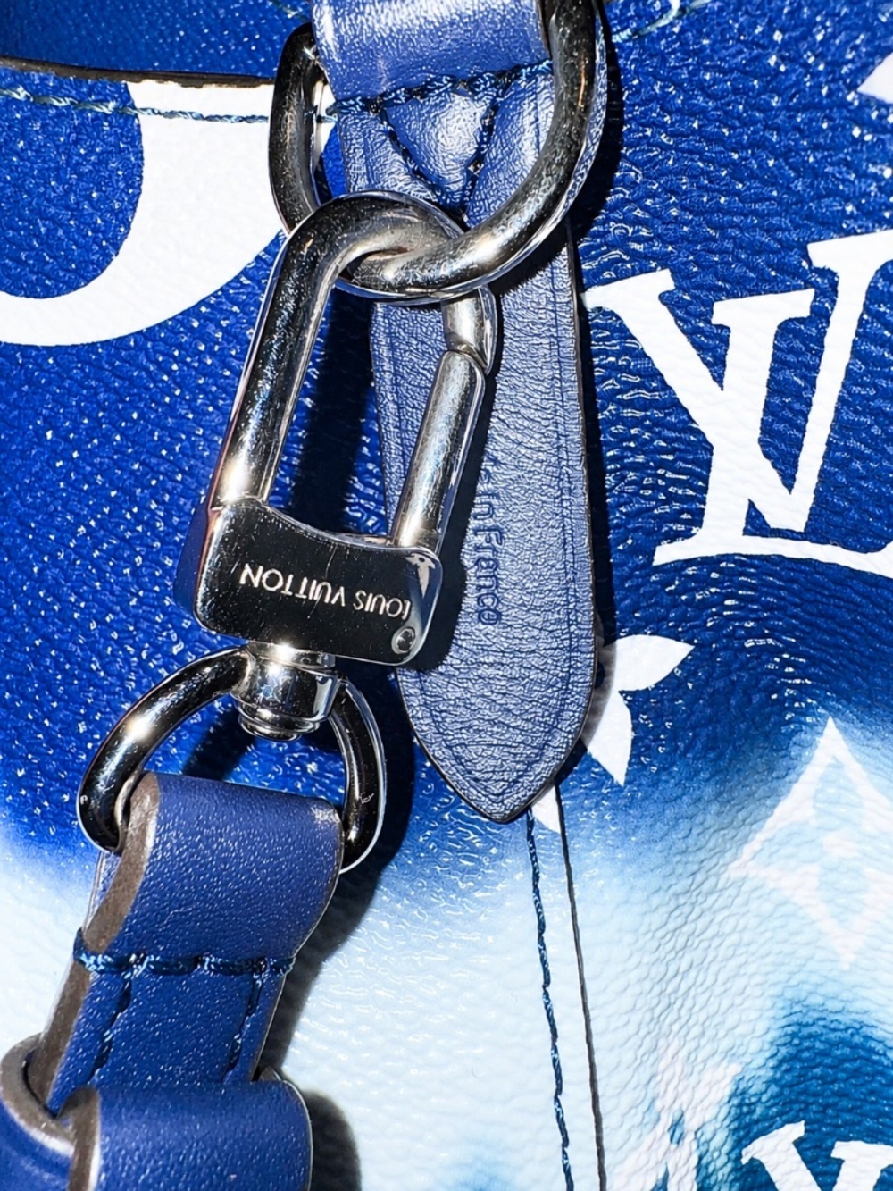 Louis Vuitton Escale NeoNoe MM Blue Giant Monogram Bucket Bag - Picture 6 of 13